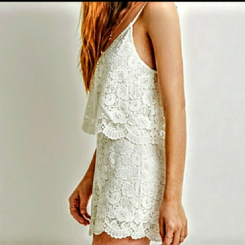 Miami Lace Romper Size M Two Tier Scallop NWOT - Picture 4 of 9